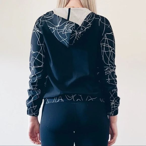 Fabletics Jiae Abstract Geometric Print Jacket - Picture 7 of 9